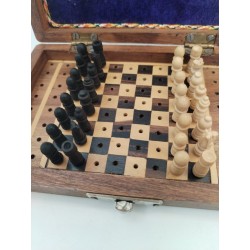 VINTAGE WOODEN TRAVEL MINIATURE WOOD PEG CHESS SET Jeu D'échecs Jeux Échec