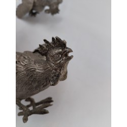 Paire De Coq En Métal Argenté Combat Décoration Serre Livre 28 Cm