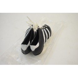 Adidas paire de Copa mundial objet publicitaire miniature vintage retro neuf 10 centimètres