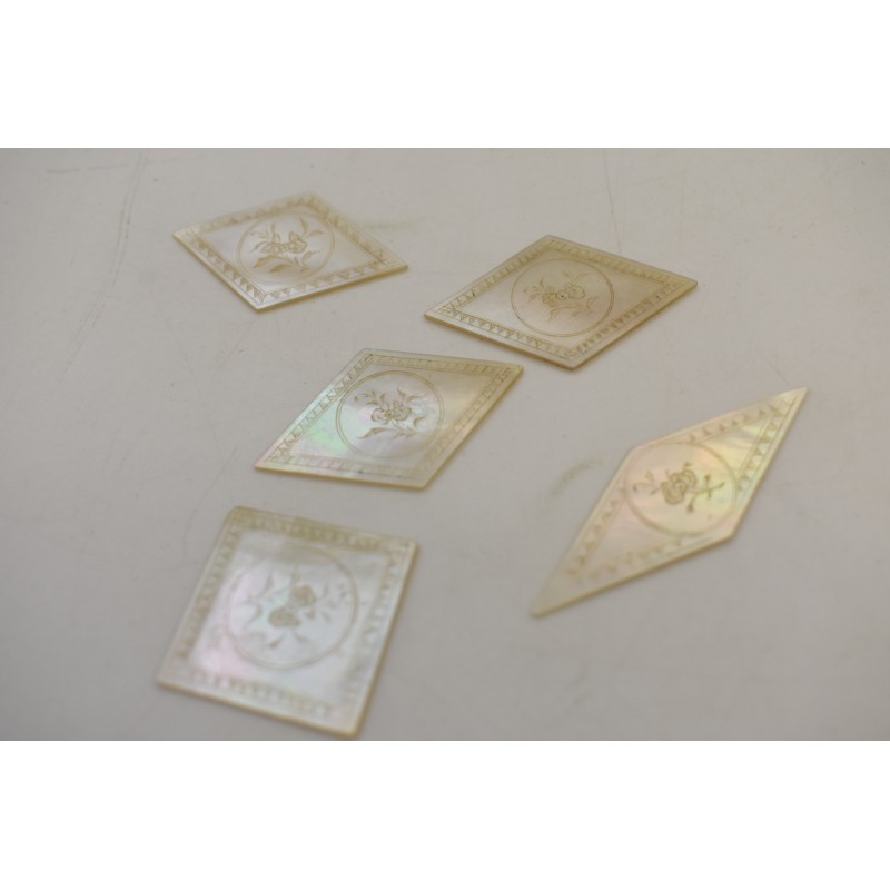 Lot de 5 jetons plaques nacre ciselée ancienne mise jeux cartes casino jeu ancien
