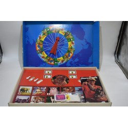 Camera au poing Edition Carlit jeu de société jeux enquete journaliste monde