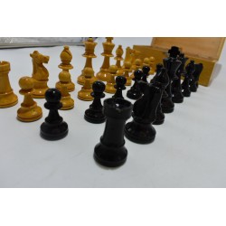 Jeu d'echecs Staunton Vernies feutrine jeux de société echec style lardy chavet jaques