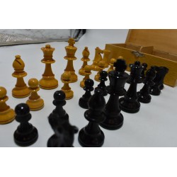 Jeu d'echecs Staunton Vernies feutrine jeux de société echec style lardy chavet jaques