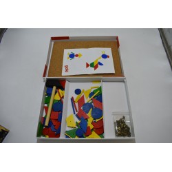 Goki Jeu Marteau et set de clous bricolage jeux jouet éveil bricoleur mosaïque couleurs et formes