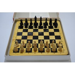 Echecs pions et plateau en bois jeu echec Jeux Schmidt traditions