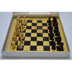 Echecs pions et plateau en bois jeu echec Jeux Schmidt traditions