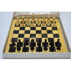 Echecs pions et plateau en bois jeu echec Jeux Schmidt traditions
