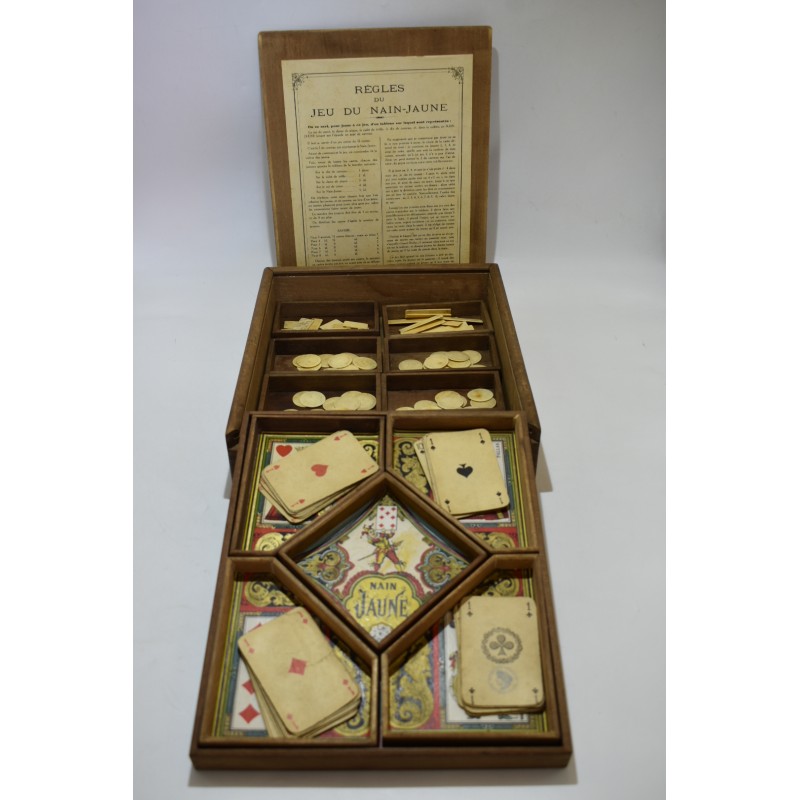 Belle Boite ancienne double étage Le jeu de Nain de jaune aux galeries lafayette paris jeux nouveaux reunis Mises cartes