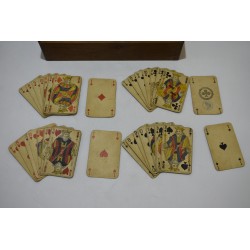 Belle Boite ancienne double étage Le jeu de Nain de jaune aux galeries lafayette paris jeux nouveaux reunis Mises cartes