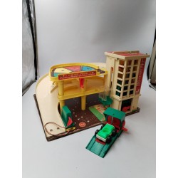 Fisher Price Toys 1970 Parking Ramp Service Centre Elevator 930