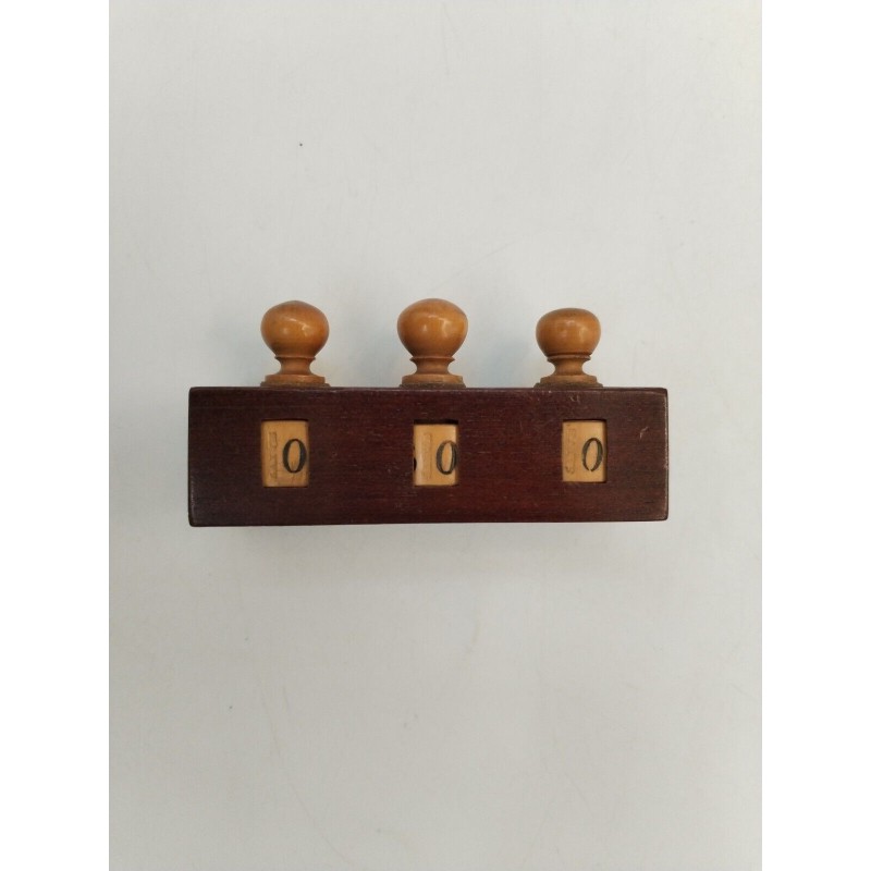 Rare Signé Saive Marqueur de cap en bois travail de ponton trois cylindre Numéro Rare Signé Saive Marqueur de cap en bois travail de ponton trois cylindre Numéro