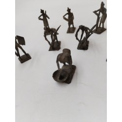 Lot De 9 Statuettes Scène De Village Africains Métal Laiton ? Villageois