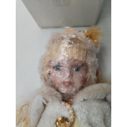 Poupée Neuve Porcelaine Gwendoline 33 Cm Princesse