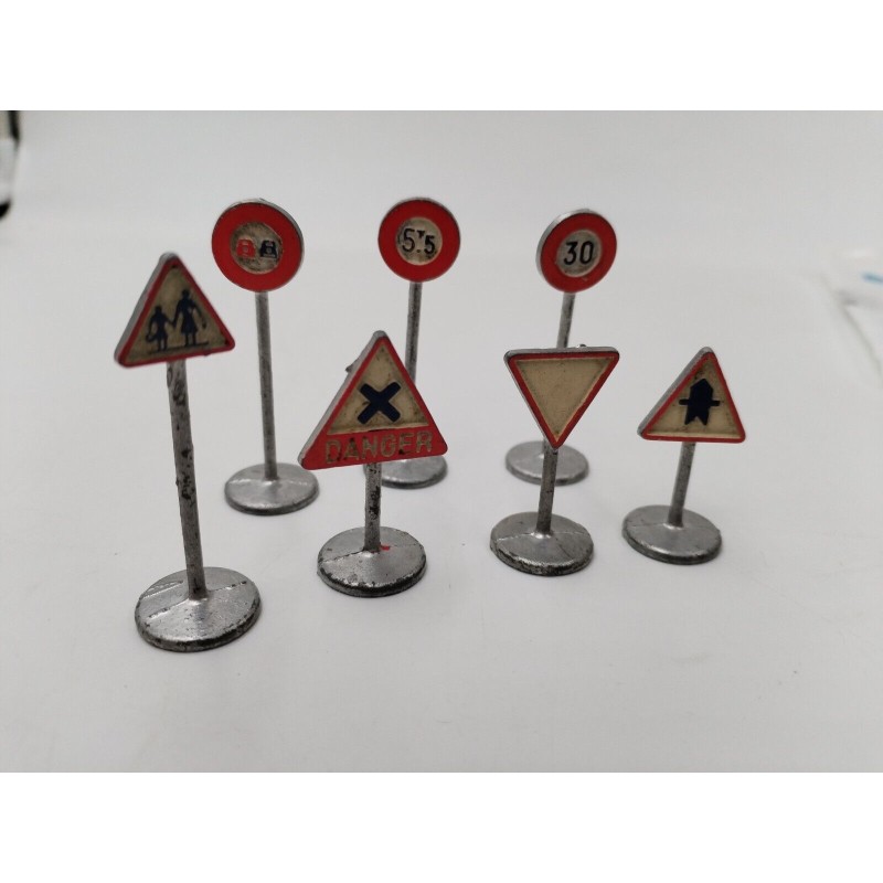 Lot De 7 Panneaux Anciens Dinky Toys Meccano Fer Jouet Modélisme Jouef Ho Trains Lot De 7 Panneaux Anciens Dinky Toys Meccano Fer Jouet Modélisme Jouef Ho Trains
